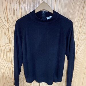 Women’s lightweight sweater